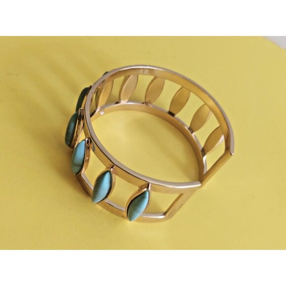 Vintage Avon 1980's Goldtone and Turquoise Stone Cuff Bracelet 2 1/2" x 2 3/4" - Picture 6 of 6